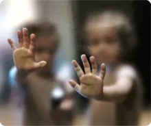 Maltrato en la infancia, determinante